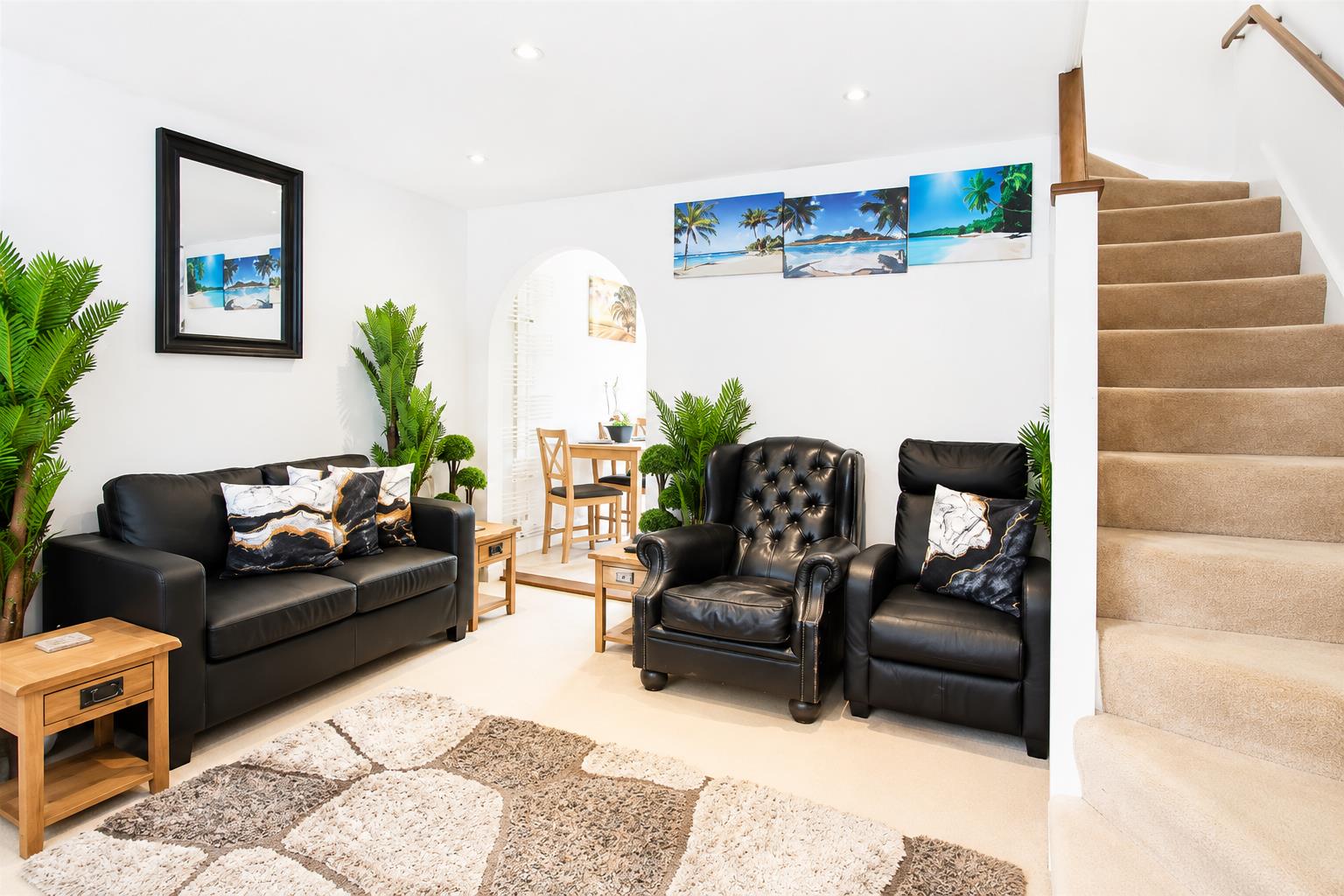 2 bed property in Village Row, Sutton